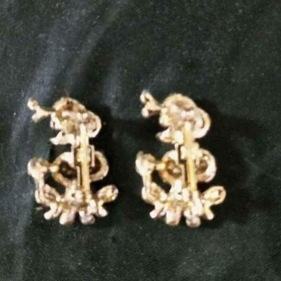 VTG PERIOD STYLE YELLOW GOLD TONE POODLE PIN LOCKING CLASP - Picture 6 of 6